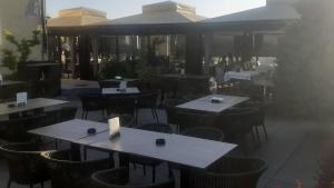 Apartman EXIT-TVRĐAVA餐厅或其他用餐的地方