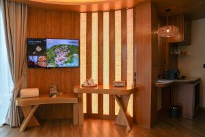 TV/Unterhaltungsangebot in der Unterkunft Sinae Phuket - SHA Extra Plus