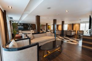 Гостиная зона в Savoy Yacht - Exclusive Nile Cruise from Luxor to Aswan