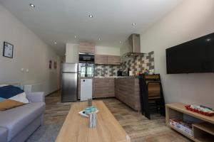 a living room with a couch and a kitchen at Douce Escapade - Balcon - Parking in Jausiers