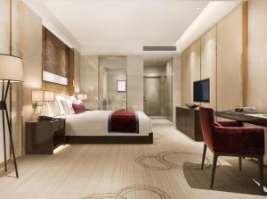 Postel nebo postele na pokoji v ubytování Hotel Grand Havenwood suites Near Delhi Airport