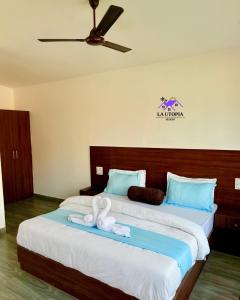 La Utopia Resort客房内的一张或多张床位