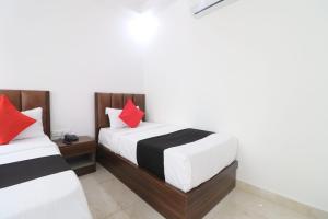 Postel nebo postele na pokoji v ubytování Hotel Royal Tela Plaza Near IGI Airport Delhi