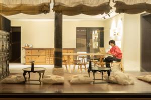 Area soggiorno di Boro Hanok Hostel in Myeongdong