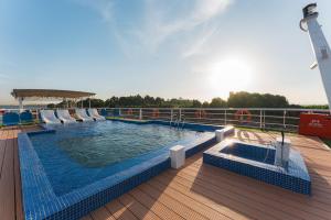 Бассейн в Savoy Yacht - Exclusive Nile Cruise from Luxor to Aswan или поблизости