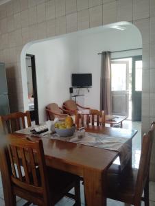 TV a/nebo společenská místnost v ubytování Roche Kerlan Apartments