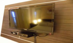 Télévision ou salle de divertissement dans l'établissement Danieri Asunción Hotel
