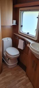 Koupelna v ubytování Cara Cabin Self Catering Tiny Home