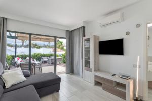 Μια τηλεόραση ή/και κέντρο ψυχαγωγίας στο Casa Tommy 13