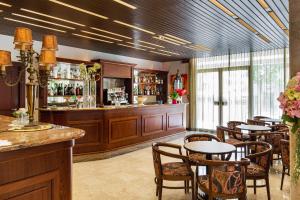 Lounge nebo bar v ubytování Hotel Ambasciatori