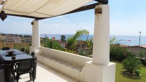 Fotografie z fotogalerie ubytování Spacious house with jacuzzi in Brancaleone Marina v destinaci Brancaleone Marina