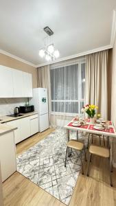 Dapur atau dapur kecil di Прекрасные и уютные апартаменты в классной локации