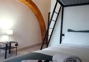 Postel nebo postele na pokoji v ubytování Albergo Diffuso Volterra