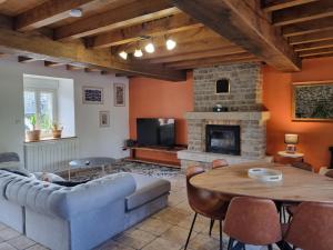 Η κουζίνα ή μικρή κουζίνα στο Au Mont De La Rive #Jaccuzi et Mont-Saint-Michel #
