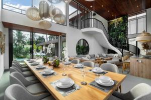 a dining room with a long table and chairs at Villa Baliga Ubud by BaliSuperHost in Ubud