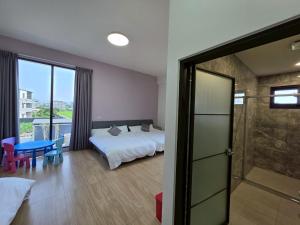 a hotel room with a bed and a glass door at Six Children in Gongguan