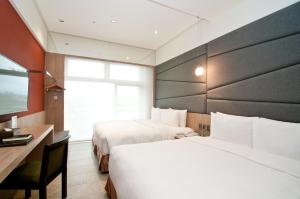 En eller flere senger på et rom på Kloud Hotel