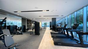 Líkamsræktarstöð og/eða líkamsræktaraðstaða á Grande Signature by Emaar! Amazing Pool, Gym and Location!