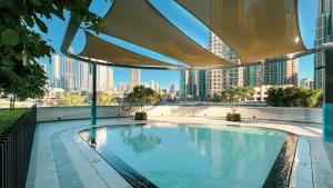 Bazén v ubytování Grande Signature by Emaar! Amazing Pool, Gym and Location! nebo v jeho okolí