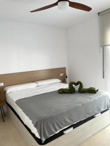 Ένα ή περισσότερα κρεβάτια σε δωμάτιο στο Apartament Mar Beach Lloret II Aqua +10 φωτογραφίες