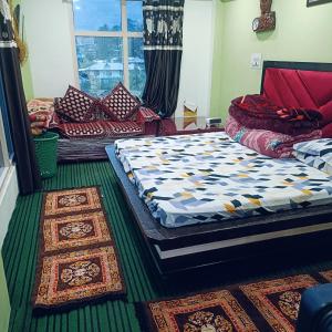 Кровать или кровати в номере Mandala homestay
