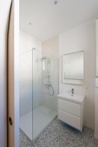 Bilik mandi di Les Appartements du Sablon