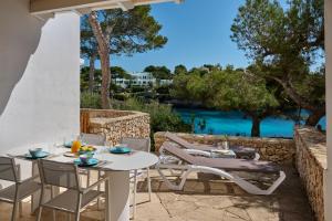 Bazén v ubytování Waterfront Apartment 'Maria'. Pool. WIFI nebo v jeho okolí