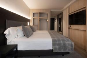 Uma cama ou camas num quarto em Hotel Màgic Pas