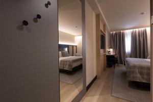 Uma cama ou camas num quarto em Hotel Màgic Pas
