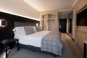 Uma cama ou camas num quarto em Hotel Màgic Pas