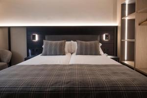 Uma cama ou camas num quarto em Hotel Màgic Pas