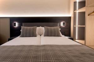 Uma cama ou camas num quarto em Hotel Màgic Pas