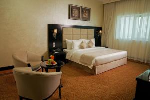 Кровать или кровати в номере Royal Grand Suite Hotel