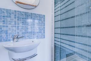 Fotografie z fotogalerie ubytování Self Catered Chalet with Indoor Pool v destinaci Essert-Romand + 35 fotografií