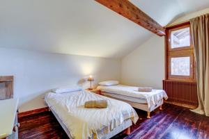 Fotografie z fotogalerie ubytování Self Catered Chalet with Indoor Pool v destinaci Essert-Romand
