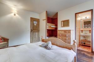 Fotografie z fotogalerie ubytování Self Catered Chalet with Indoor Pool v destinaci Essert-Romand