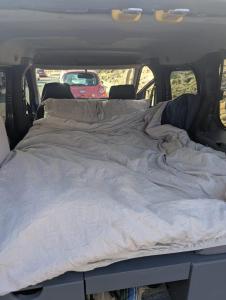 Campervans客房内的一张或多张床位