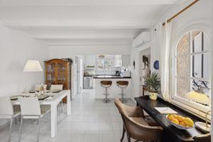 a kitchen and living room with a table and chairs at Nuestra Casa in Denia
