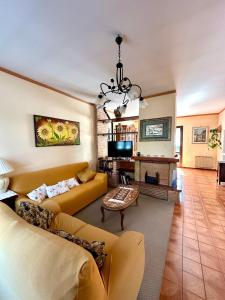 a living room with a couch and a table at Casa Rosa in Toscolano Maderno