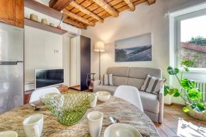 a living room with a table and a couch at CASA DI MILO in Cernobbio