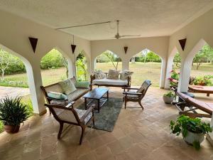 Κήπος έξω από το Van Vliet Villa, 4 bedroom at Vipingo Ridge Golf Resort Kenya