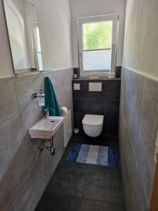 Ένα μπάνιο στο Ferienwohnung Kettner +15 φωτογραφίες