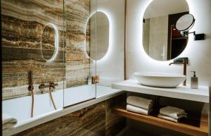 Koupelna v ubytování Hôtel Fesch & Spa