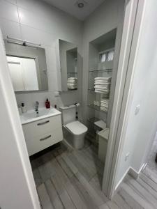 Koupelna v ubytování Apartamentos bajo de guía + 6 fotografií