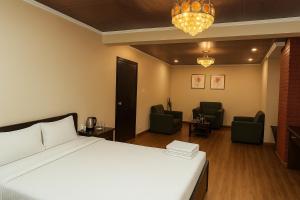 Postel nebo postele na pokoji v ubytování Boudha Mandala Hotel