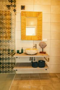 a bathroom with a sink and a mirror at Wayra Lodge [Kanchay] in Raposeira