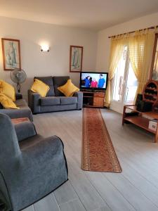 Ein Sitzbereich in der Unterkunft Torrox Beach Club