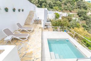 Basen w obiekcie Cortijo Mandala Nerja lub w pobliżu