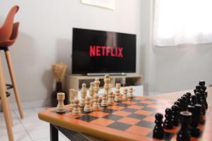 Μια τηλεόραση ή/και κέντρο ψυχαγωγίας στο Cosy Home - Loft in City Center Toulouse - Charmant Duplex au coeur de Toulouse +37 φωτογραφίες