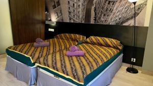 Postel nebo postele na pokoji v ubytování HORU HOTEL MANGGA DUA SQUARE